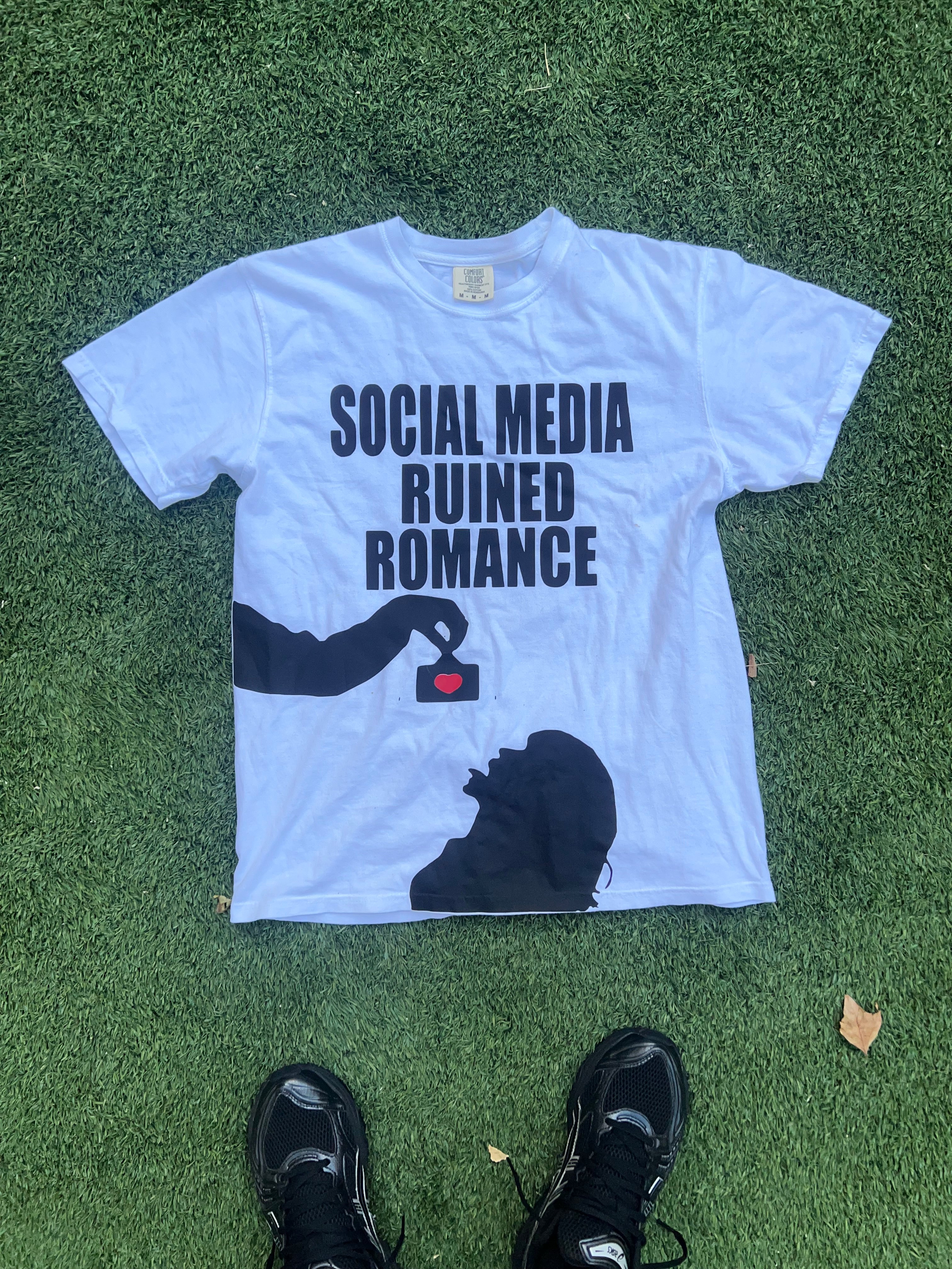 RUINED ROMANCE TEE